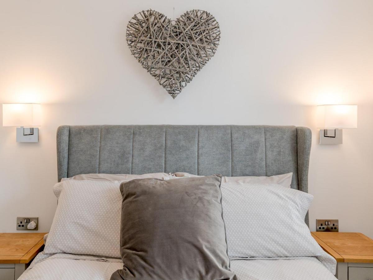 Pass The Keys 1 Bed Albury Contemporary Apartment With Secure Parking Shrewsbury Kültér fotó