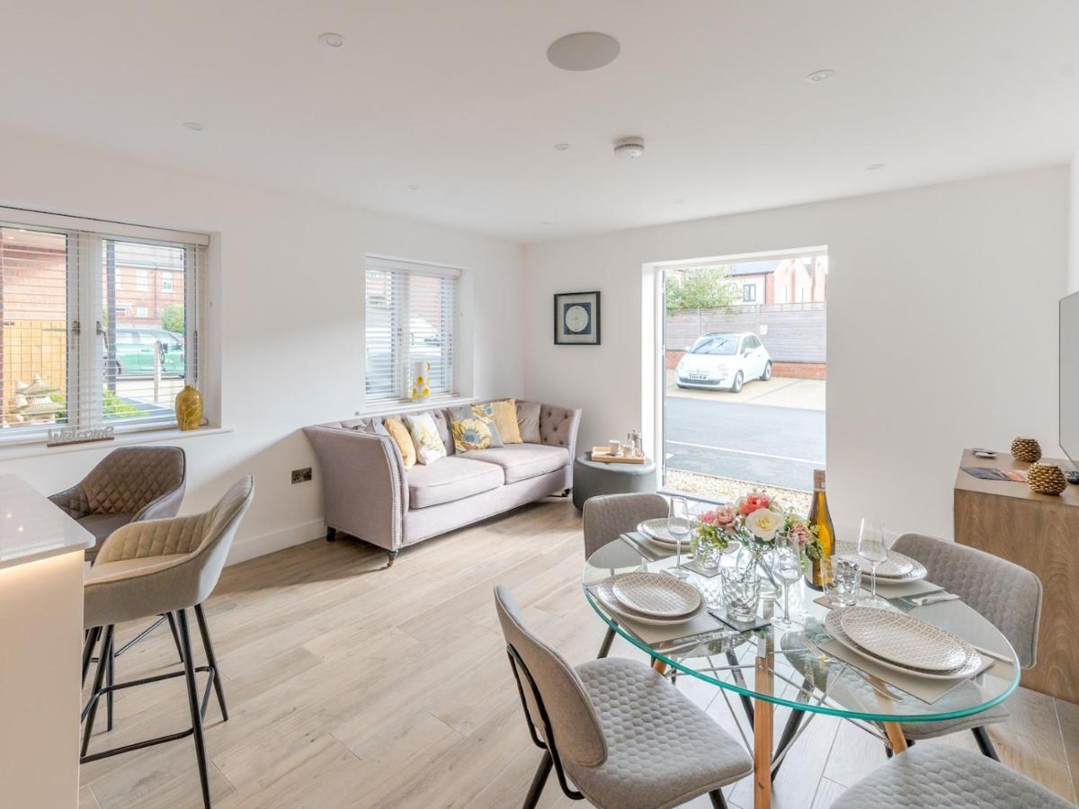 Pass The Keys 1 Bed Albury Contemporary Apartment With Secure Parking Shrewsbury Kültér fotó