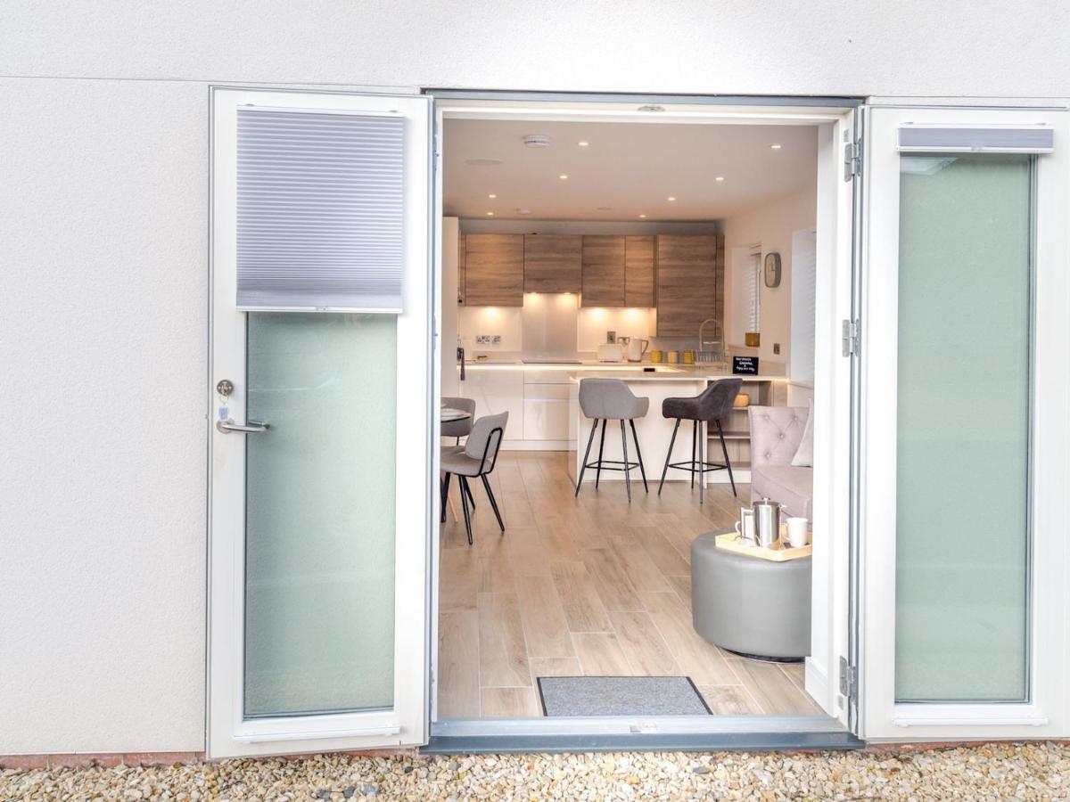Pass The Keys 1 Bed Albury Contemporary Apartment With Secure Parking Shrewsbury Kültér fotó