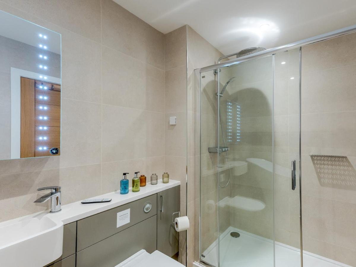 Pass The Keys 1 Bed Albury Contemporary Apartment With Secure Parking Shrewsbury Kültér fotó
